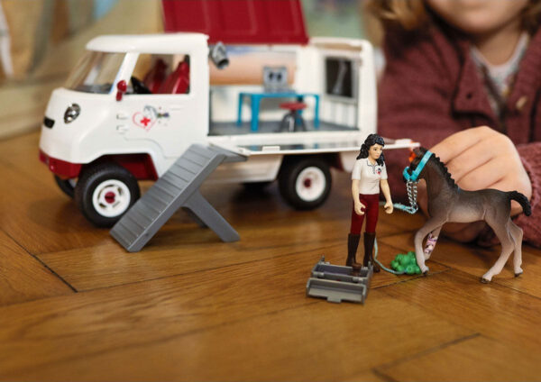 schleich Mobile Vet with Hanoverian Foal